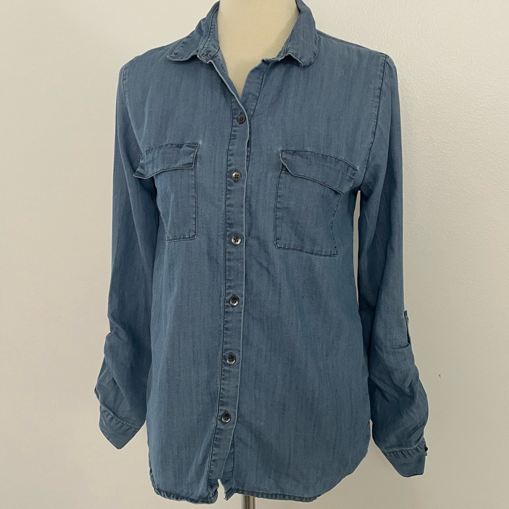 GAP Women's Blue Button Down‎ Shirt